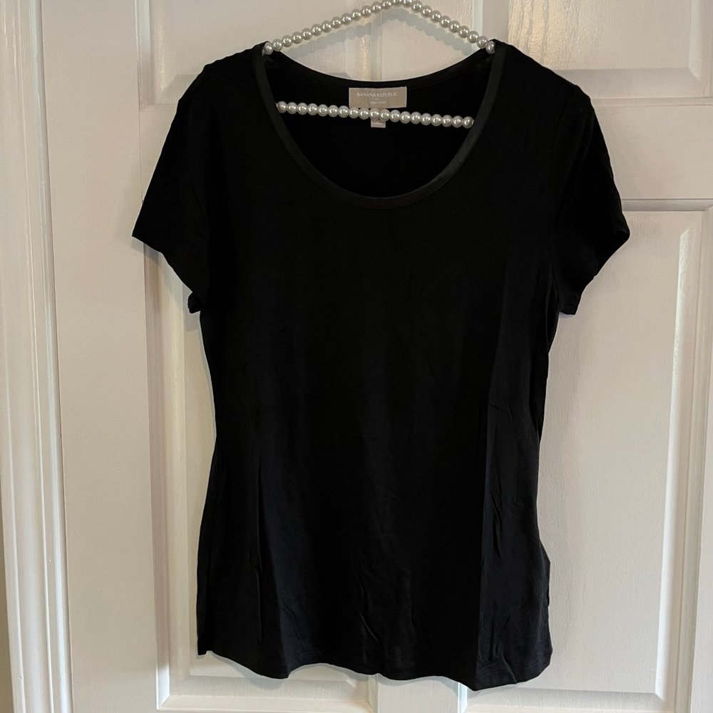 Banana Republic Factory Ladies Black Round Neck Short Sleeve Tee Size M